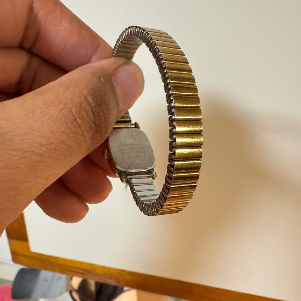 Vintage Seiko Gold Square Watch - Picture 6 of 6
